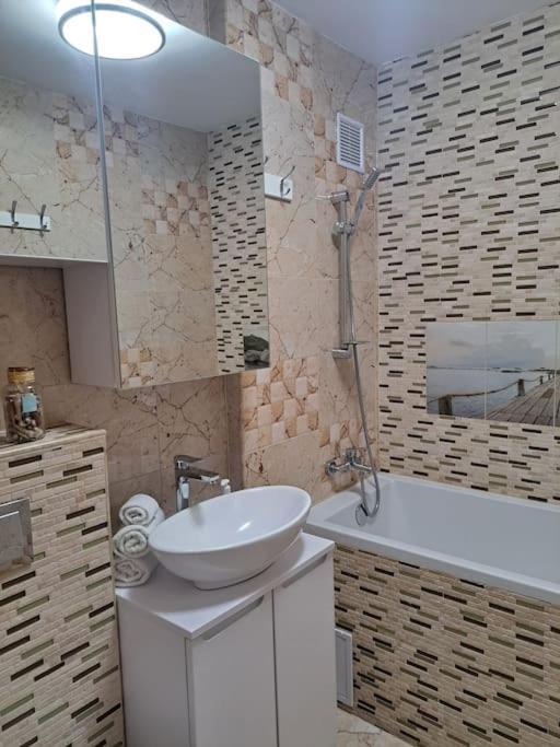 Casuta Cu Povesti Apartman Câmpina Kültér fotó